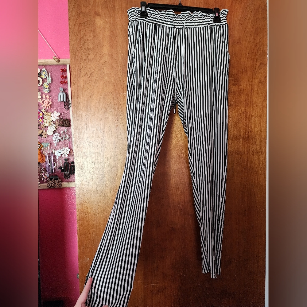 Striped Pants with Pockets - Black and white